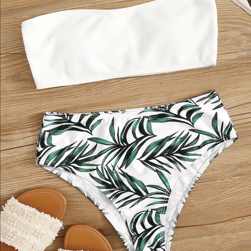 NWT - Rib knit Bandeau & Leaf Bottom Bikini Set 🌿